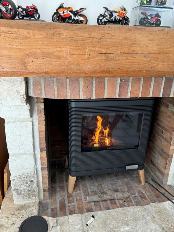 Installation de poêle à bois dans une maison à Rochefort-du-Gard, Les Angles, Arzeo