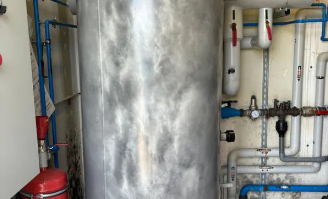 Installation de ballon de production d'eau chaude sanitaire à Montfavet, Les Angles, Arzeo